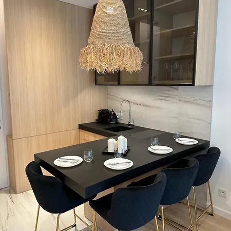 Shelter Luxury 아파트 로고보