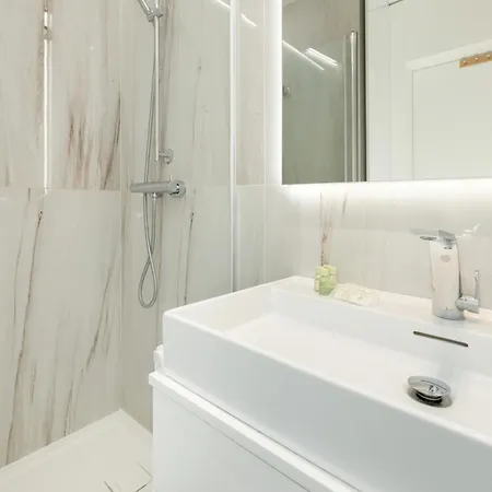 Shelter Luxury 아파트 로고보
