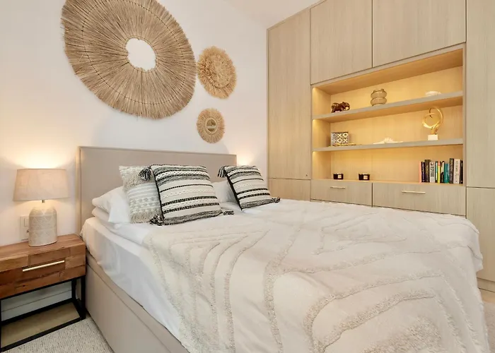 Shelter Luxury דירה *